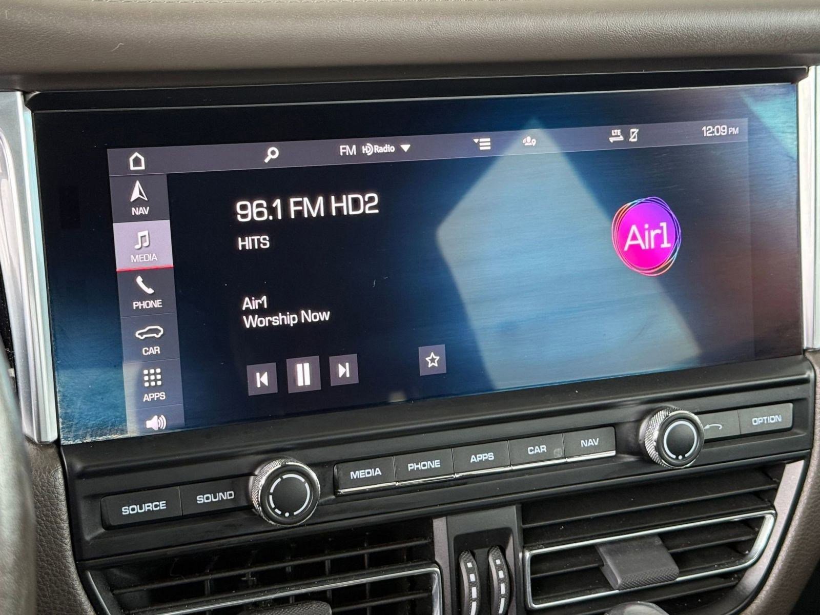 Used 2020 Porsche Macan AWD image 26