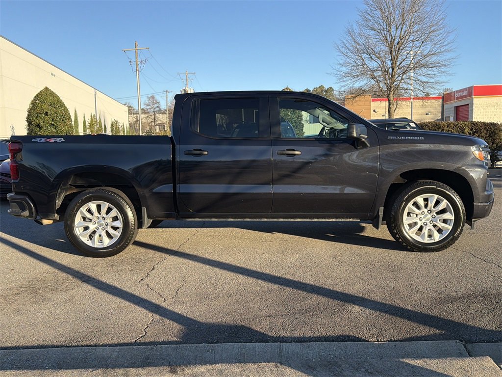 Used 2023 Chevrolet Silverado 1500 Custom image 2