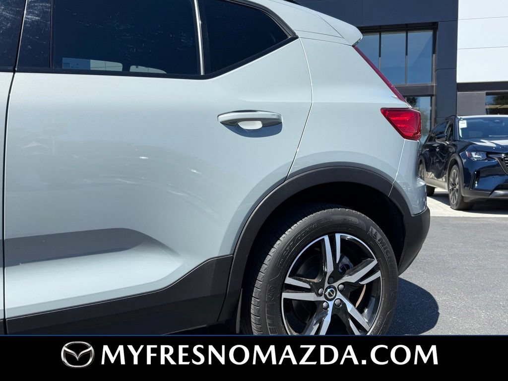 Used 2024 Volvo XC40 B5 Core AWD/4WD image 4