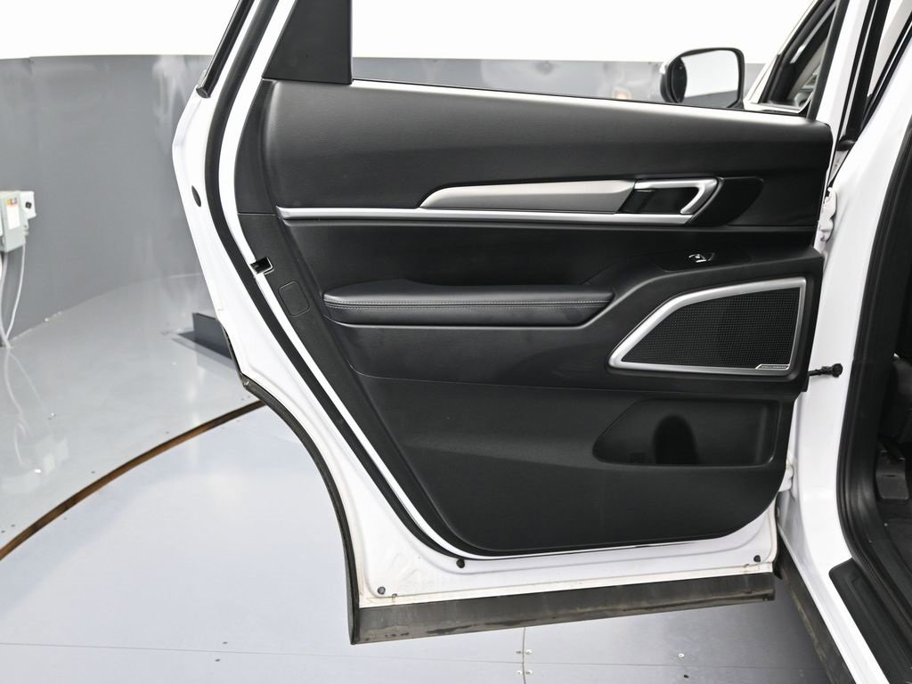 Used 2022 Kia Telluride LX image 42