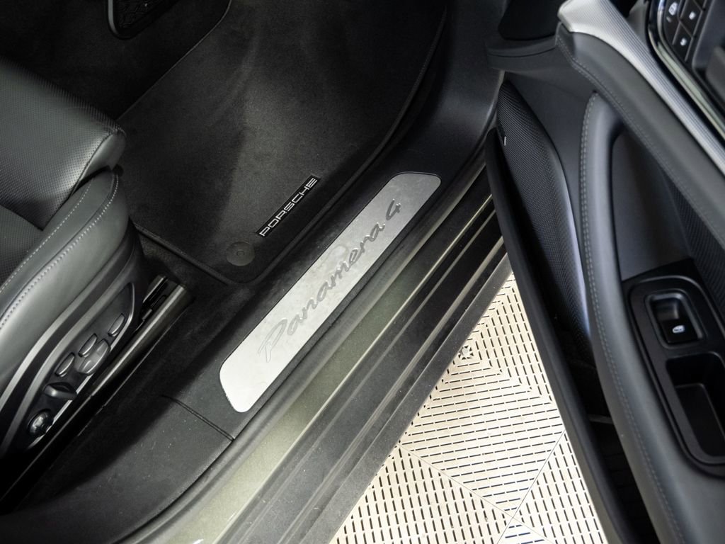 Certified 2025 Porsche Panamera 4 image 24