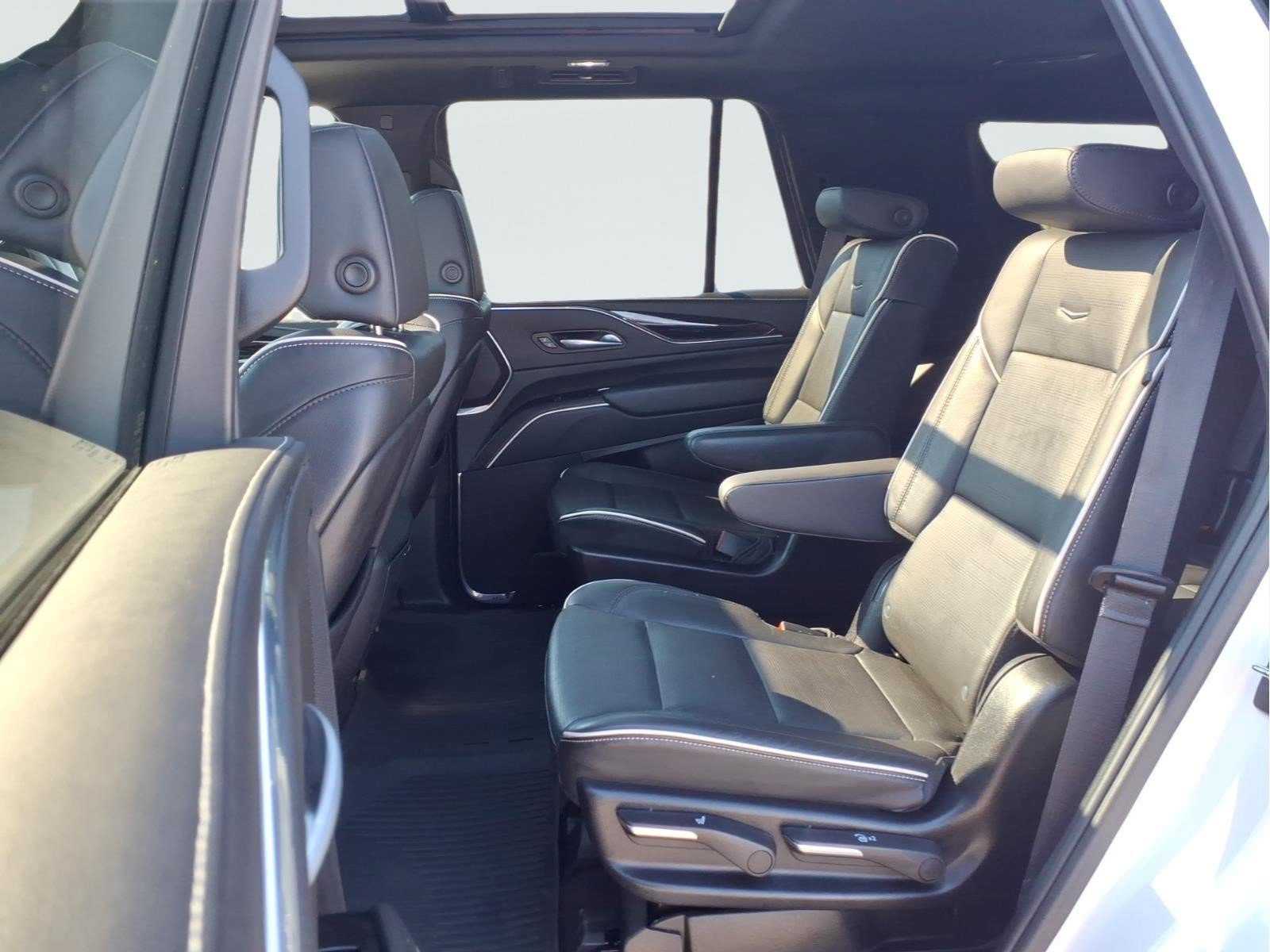 Used 2024 Cadillac Escalade Sport w/ LPO, ONYX Package AWD/4WD image 21