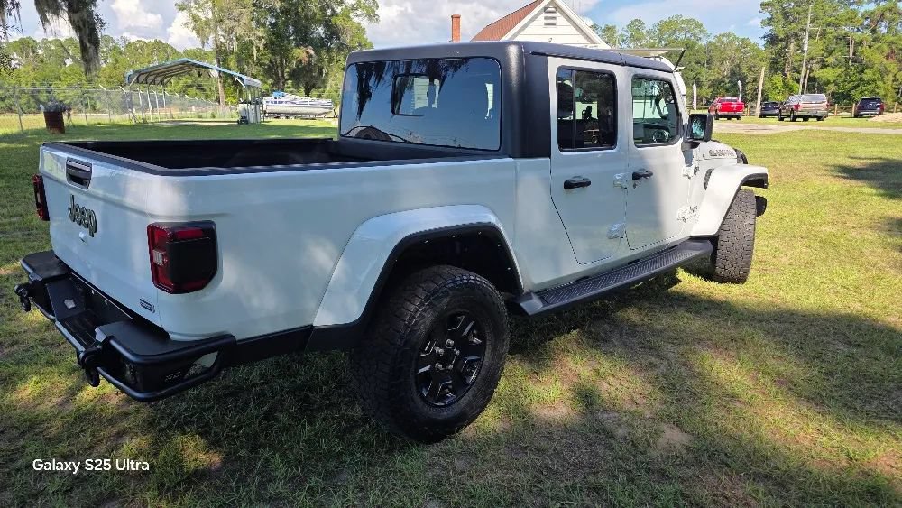 Used 2021 Jeep Gladiator Overland w/ Safety Group AWD/4WD image 4