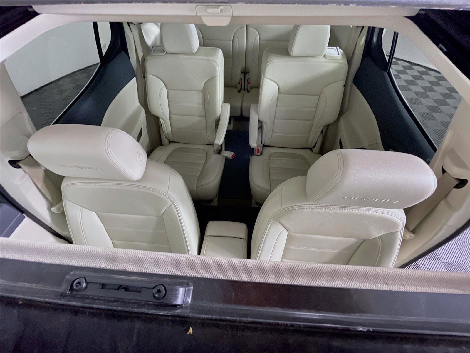 Used 2021 GMC Acadia Denali w/ Denali Technology Package image 13