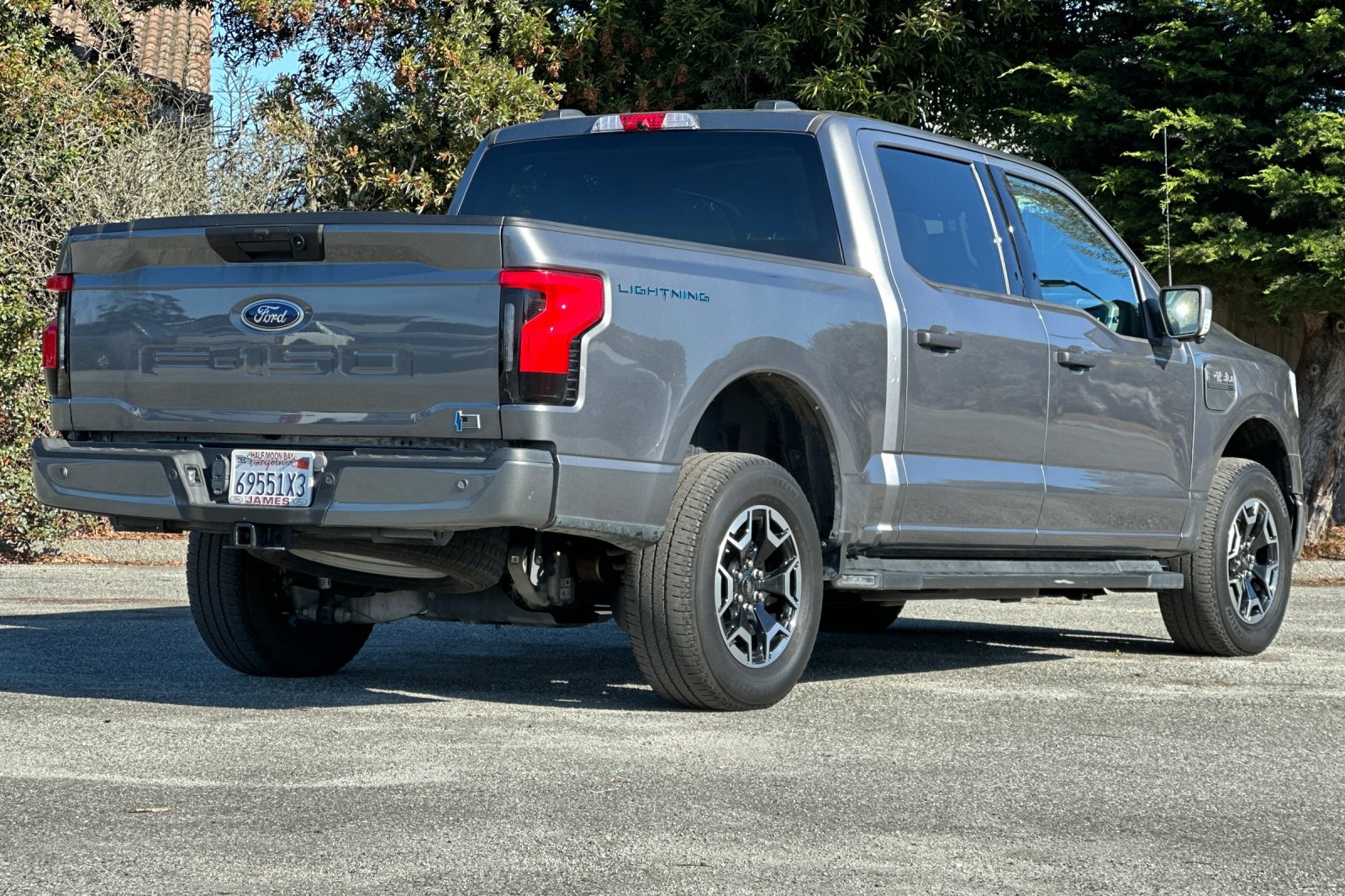 Used 2023 Ford F150 Lightning XLT AWD/4WD image 5