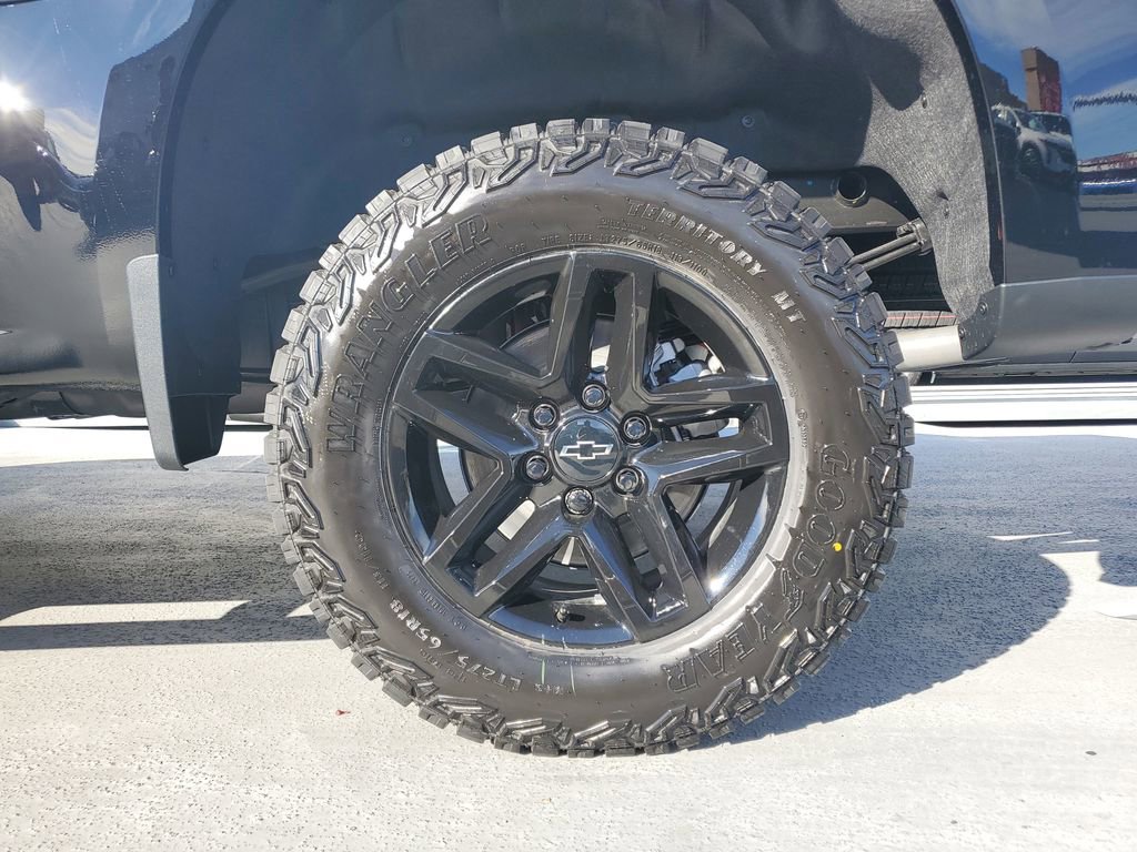 New 2026 Chevrolet Silverado 1500 Custom Trail Boss w/ LPO, Dark Essentials Package image 5