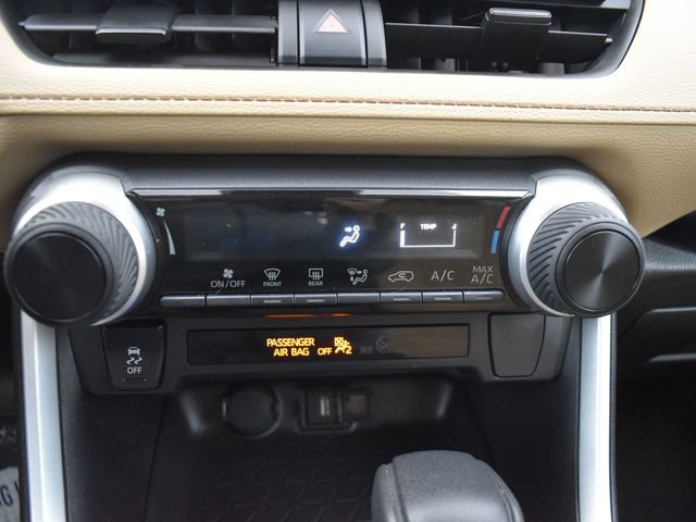 Used 2022 Toyota RAV4 LE FWD image 19