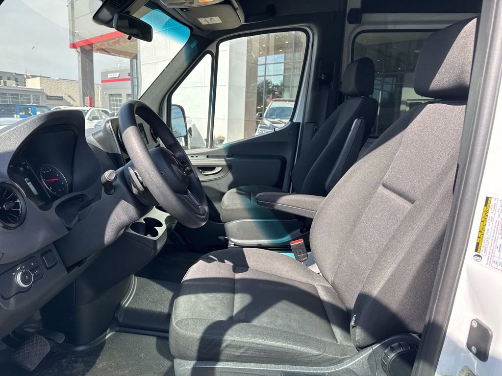 Used 2024 Mercedes-Benz Sprinter 2500 image 10