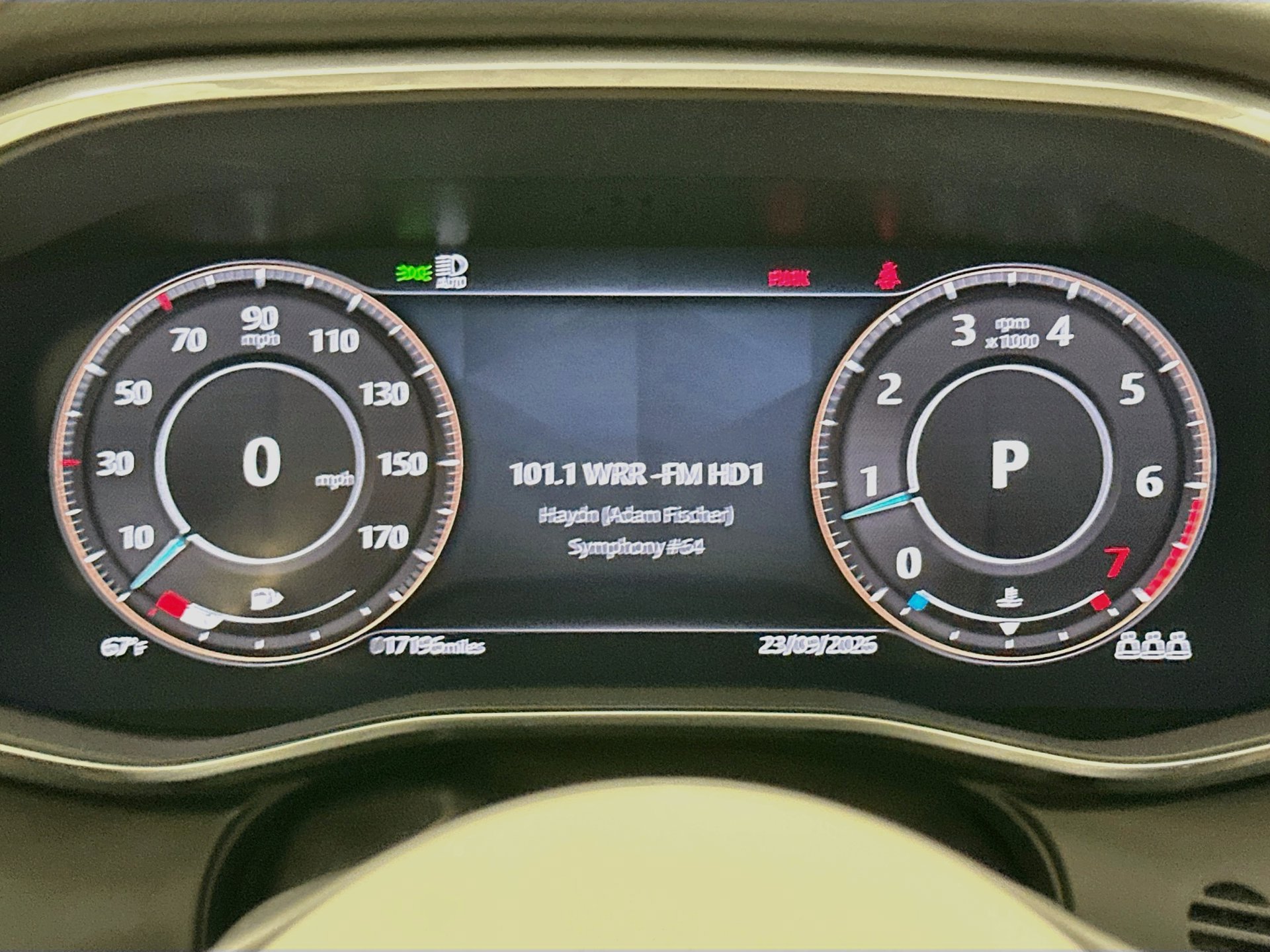 Used 2021 Jaguar XF SE RWD image 13