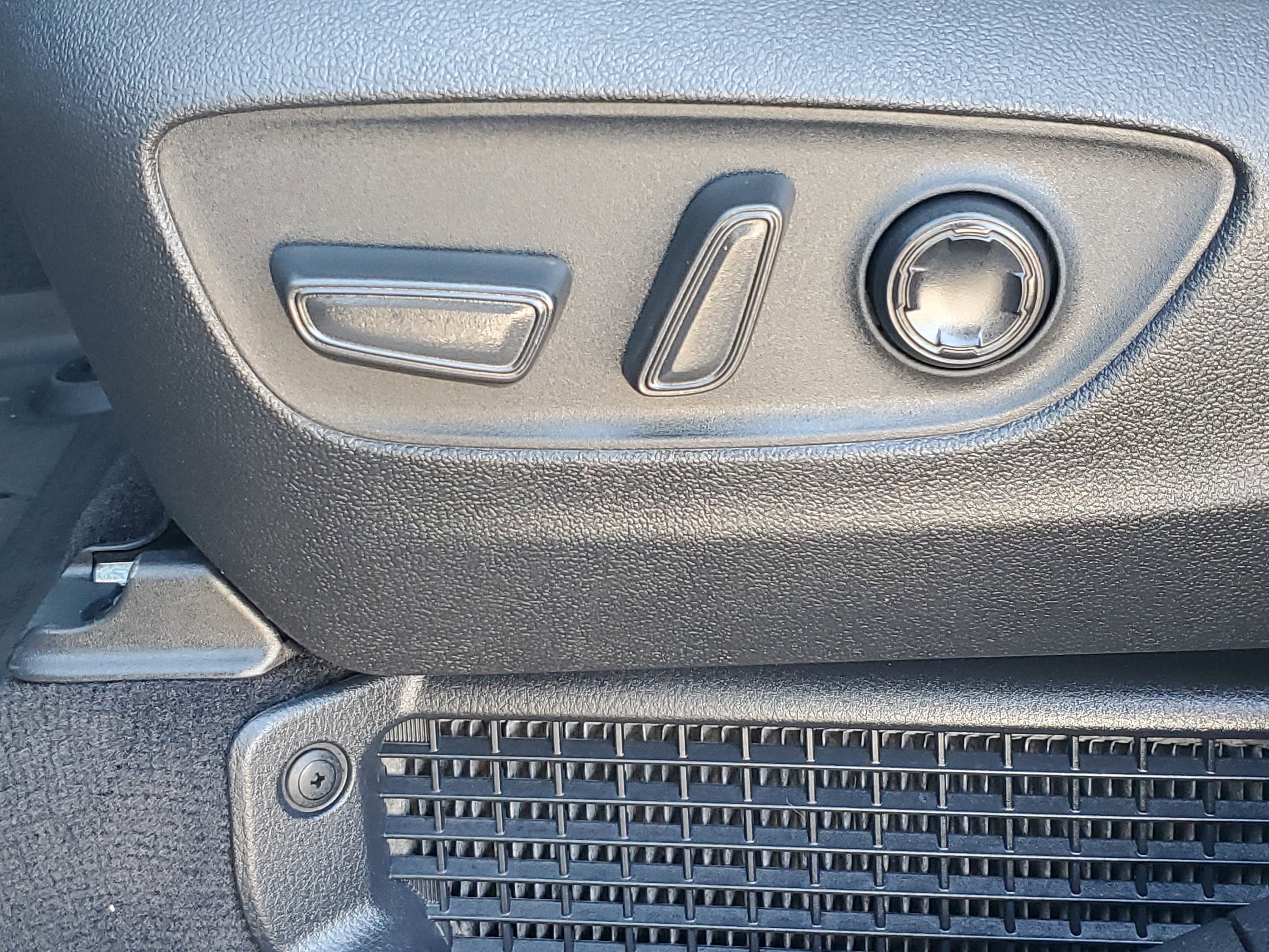 Used 2025 Toyota Sienna Limited image 20