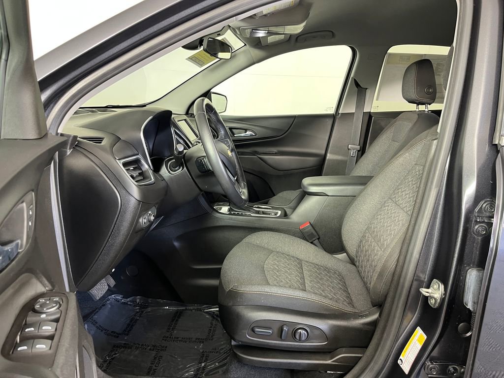 Used 2022 Chevrolet Equinox LT w/ Driver Convenience Package image 11