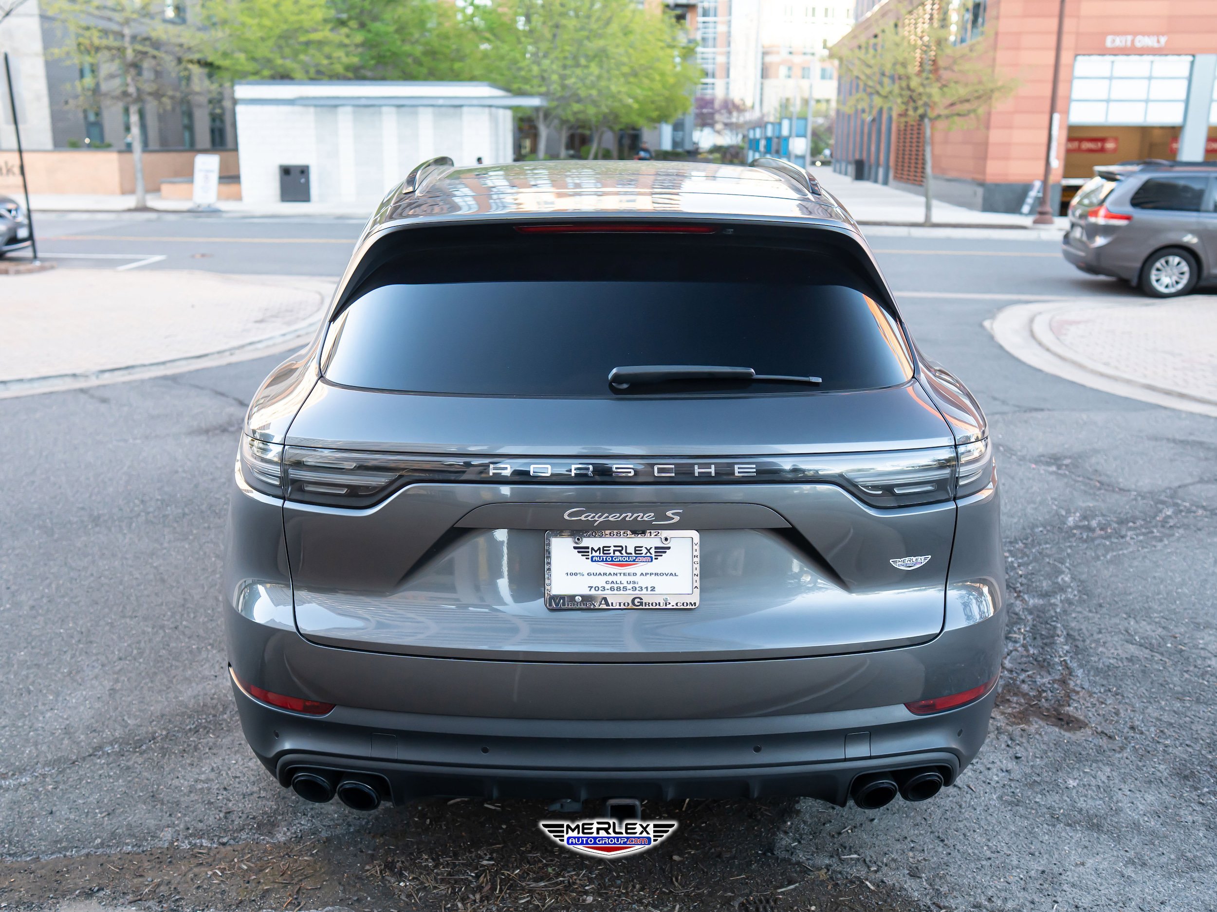Used 2019 Porsche Cayenne S w/ Premium Plus Package AWD/4WD image 6