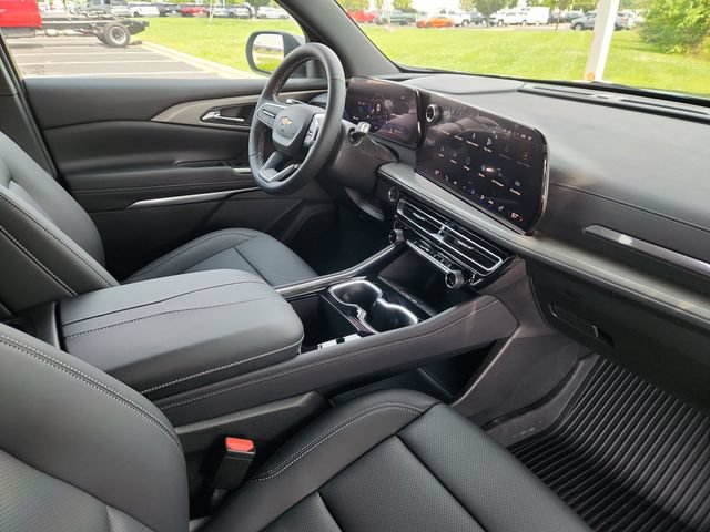 New 2027 Chevrolet Traverse LT w/ Sun and Wheel Package FWD image 20