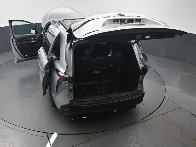 Used 2025 Toyota Sienna XLE Woodland Edition AWD/4WD image 56
