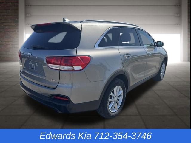 Used 2017 Kia Sorento LX w/ LX Convenience Package image 3