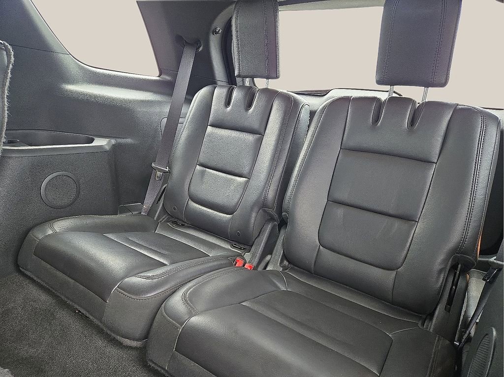 Used 2014 Ford Explorer XLT w/ Equipment Group 202A AWD/4WD image 9