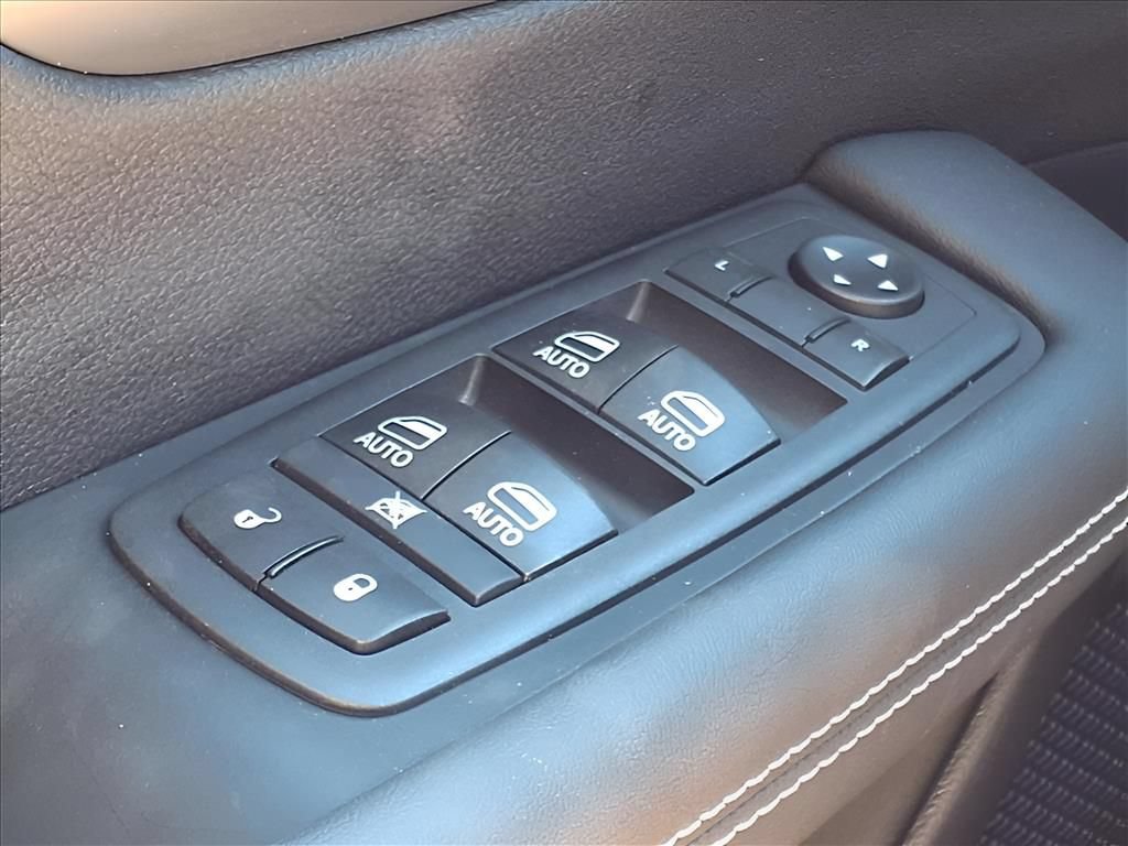New 2026 Chrysler Pacifica Select FWD image 18