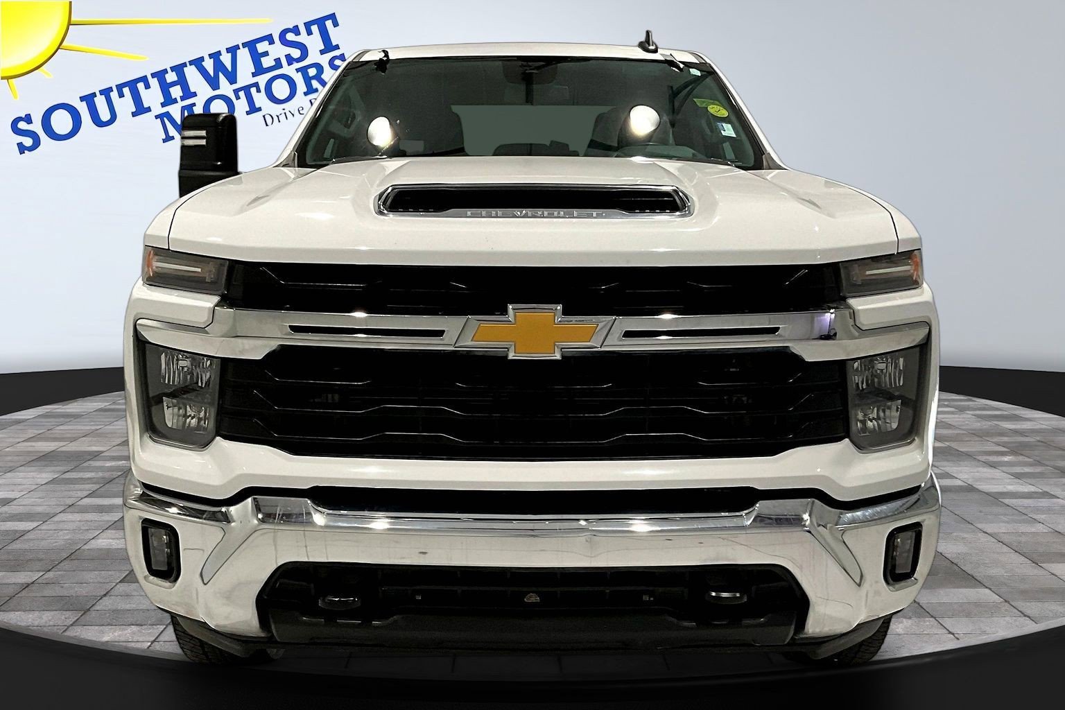 Used 2025 Chevrolet Silverado 2500 LT AWD/4WD image 2