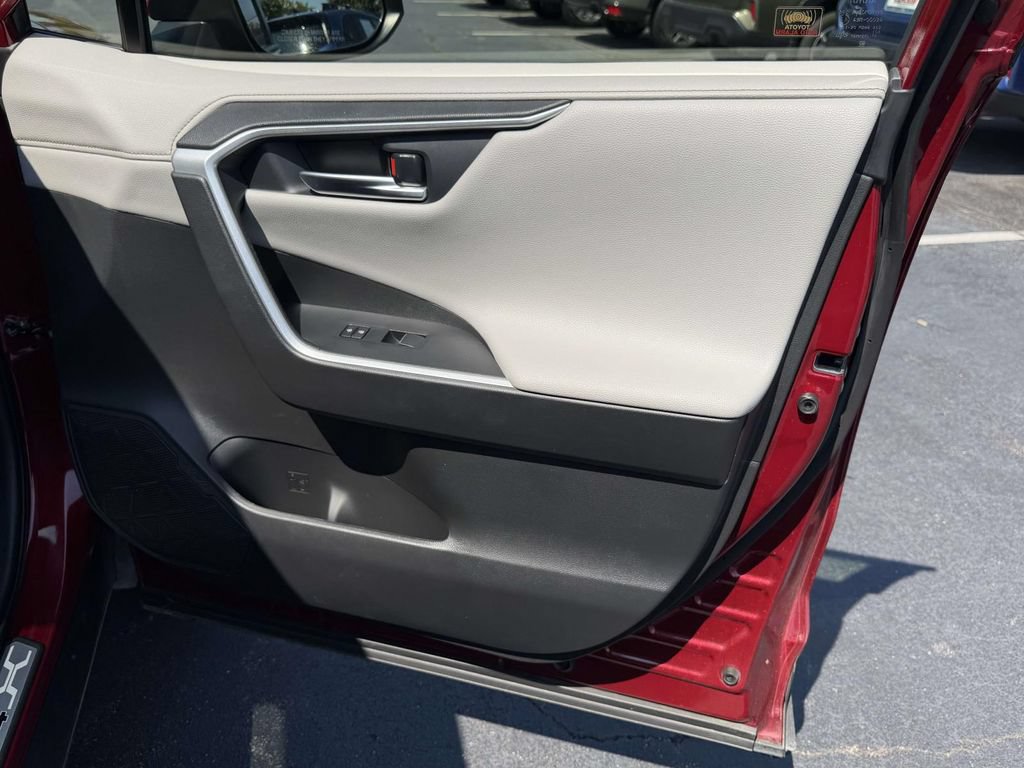 Used 2020 Toyota RAV4 Limited AWD/4WD image 10