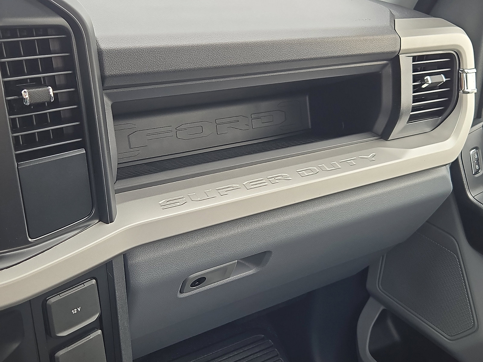 New 2026 Ford F250 XL w/ XL Chrome Package image 21