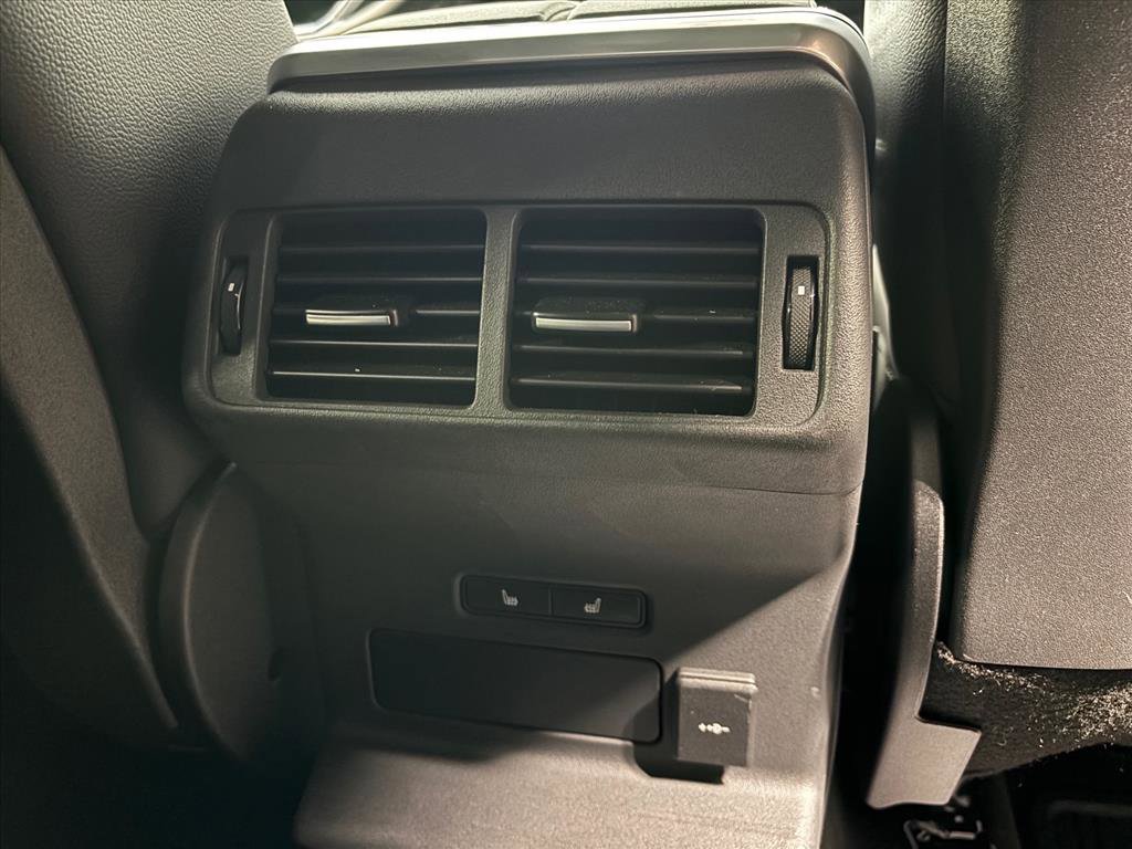 Used 2023 Land Rover Range Rover Velar R-Dynamic S image 37