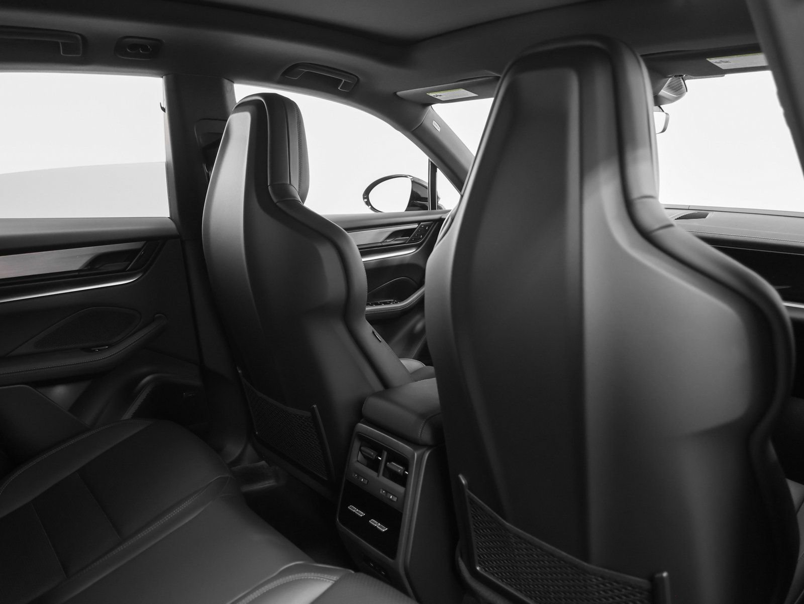 New 2025 Porsche Macan 4S Electric image 31