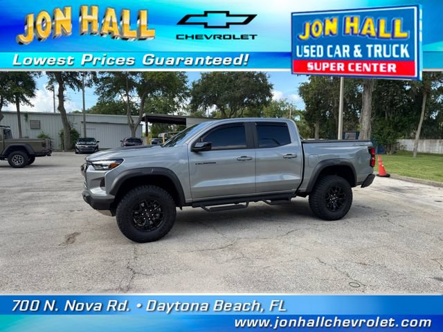 Used 2025 Chevrolet Colorado ZR2 w/ Midnight Edition AWD/4WD image 3