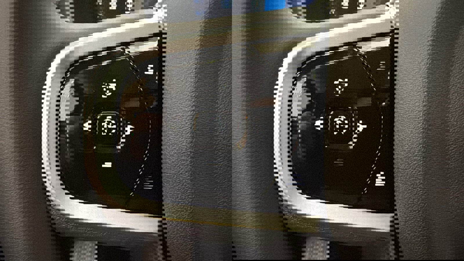 Used 2026 Volvo XC90 B5 Plus w/ Protection Package image 13