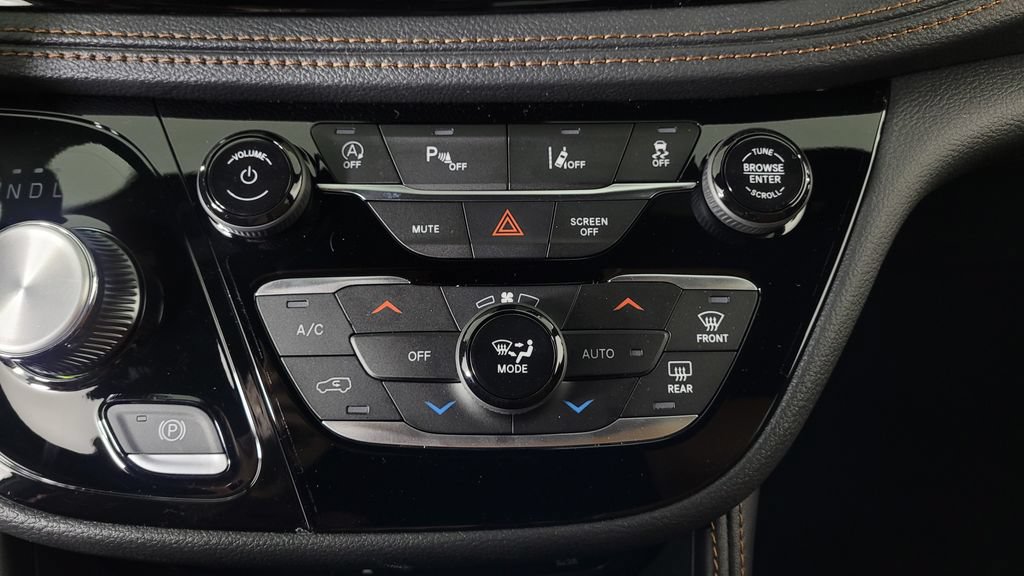 New 2026 Chrysler Pacifica Pinnacle AWD/4WD image 24