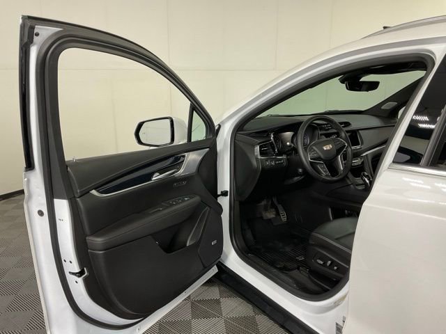 Used 2025 Cadillac XT5 Premium Luxury w/ Technology Package AWD/4WD image 24