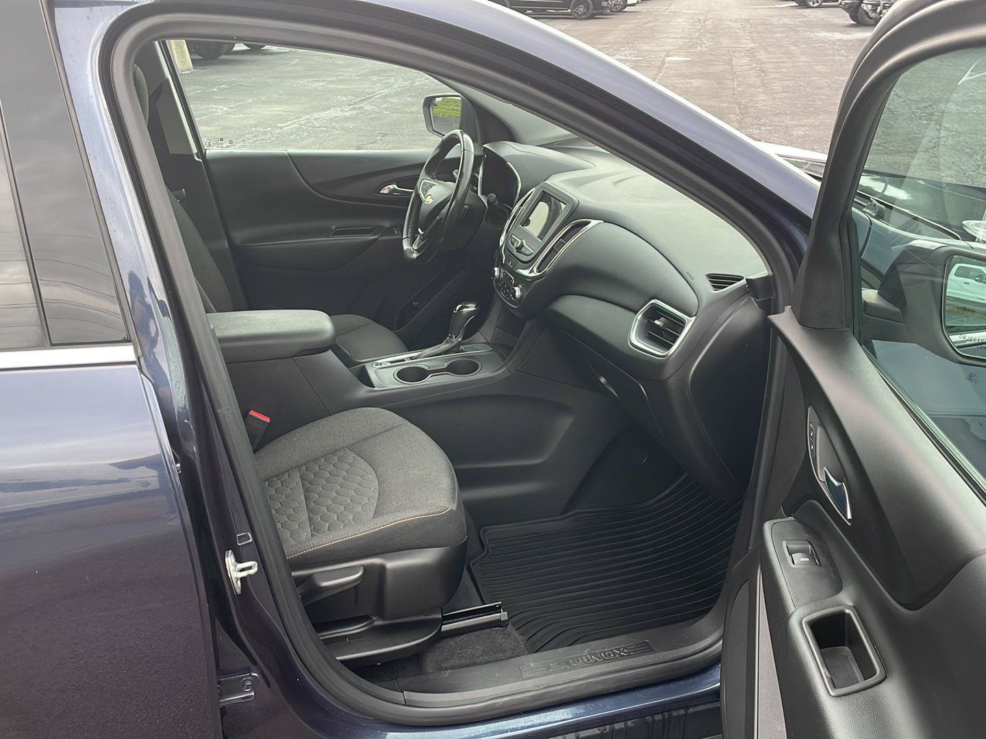 Used 2019 Chevrolet Equinox LT FWD image 25