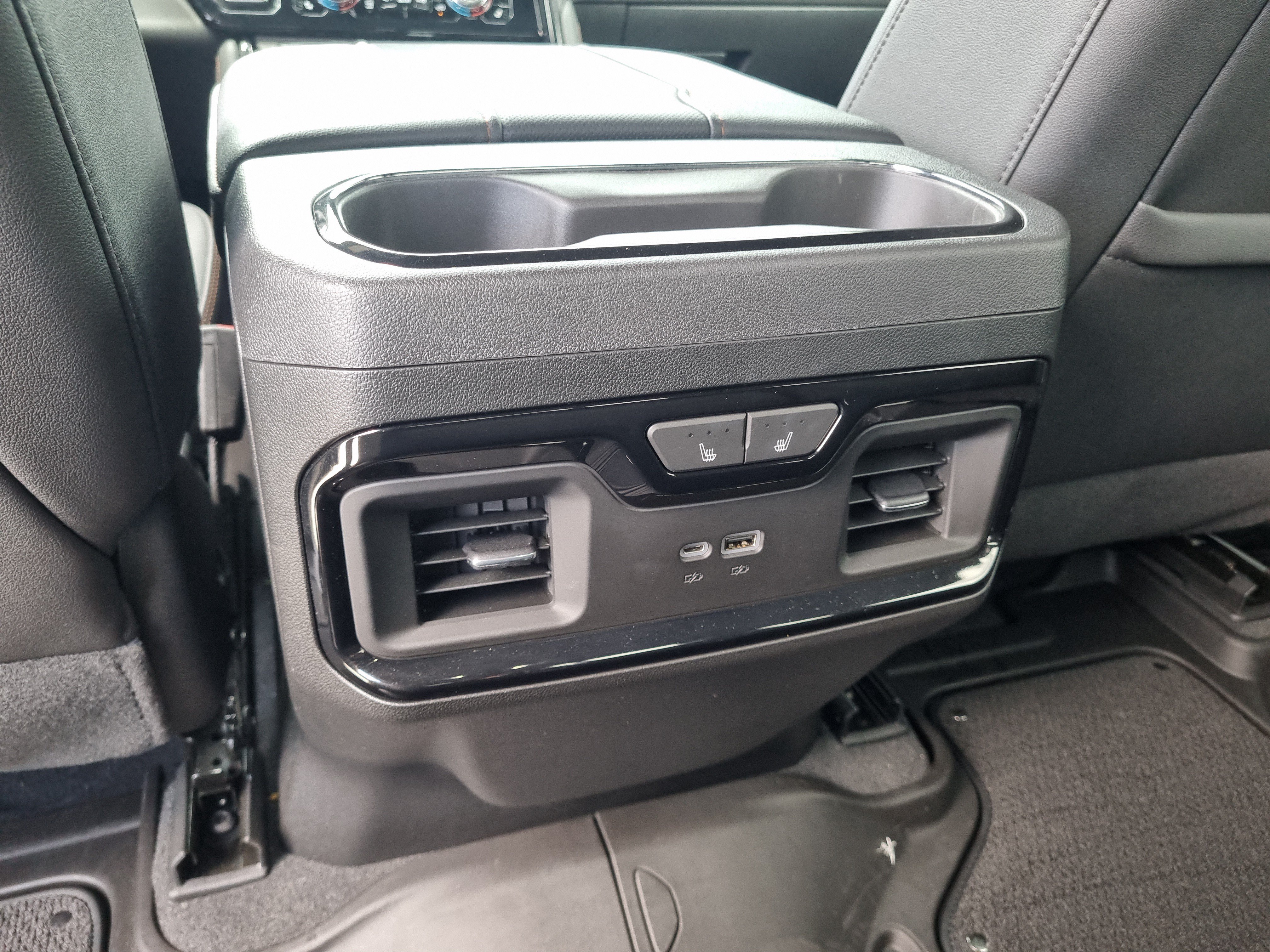 Used 2024 GMC Sierra 1500 AT4 w/ Technology Package AWD/4WD image 12