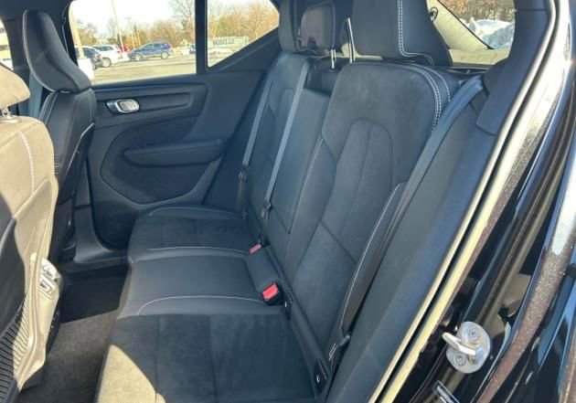 Used 2023 Volvo XC40 Recharge Ultimate image 6