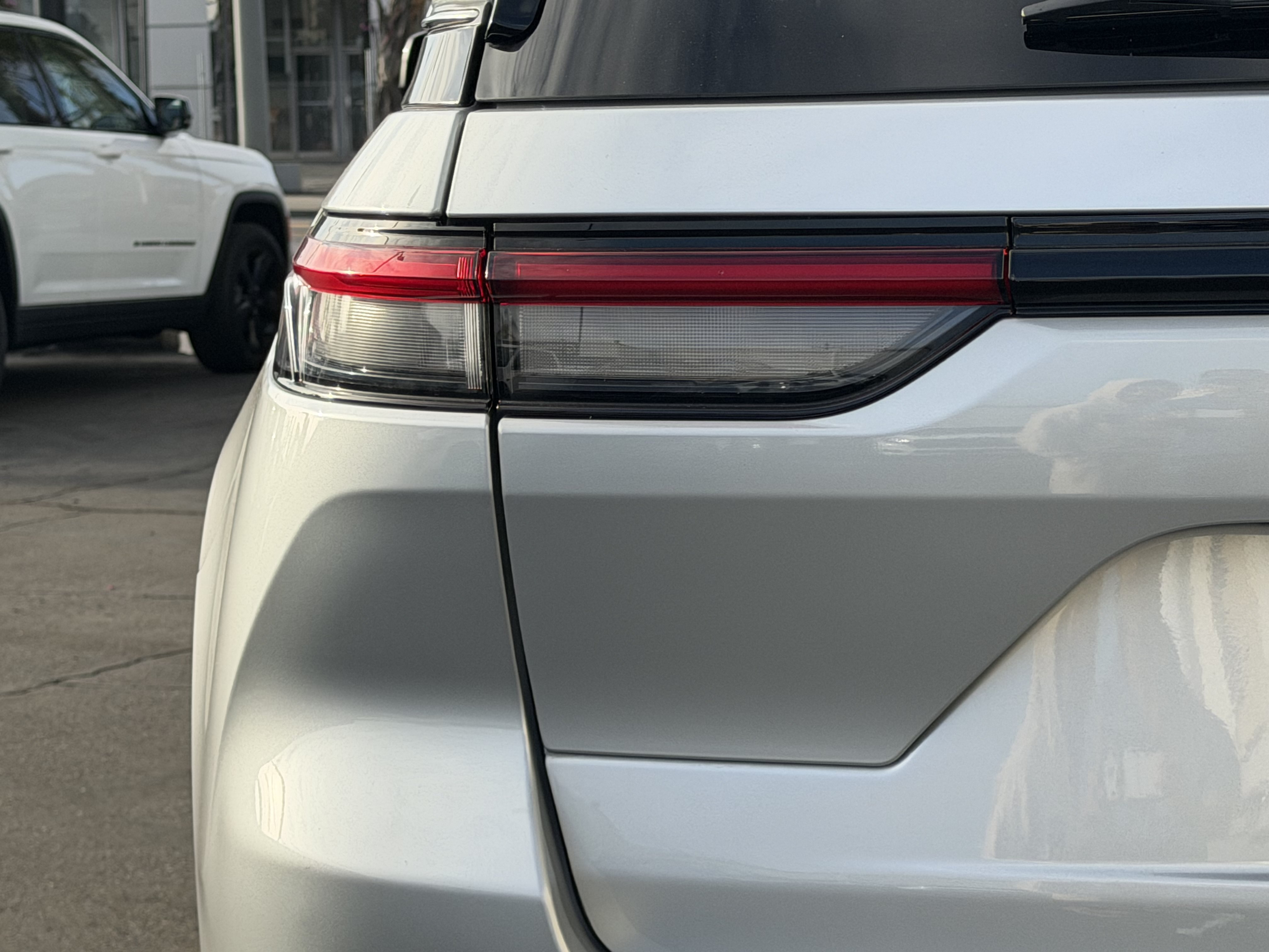 Used 2022 Jeep Grand Cherokee Limited RWD image 15