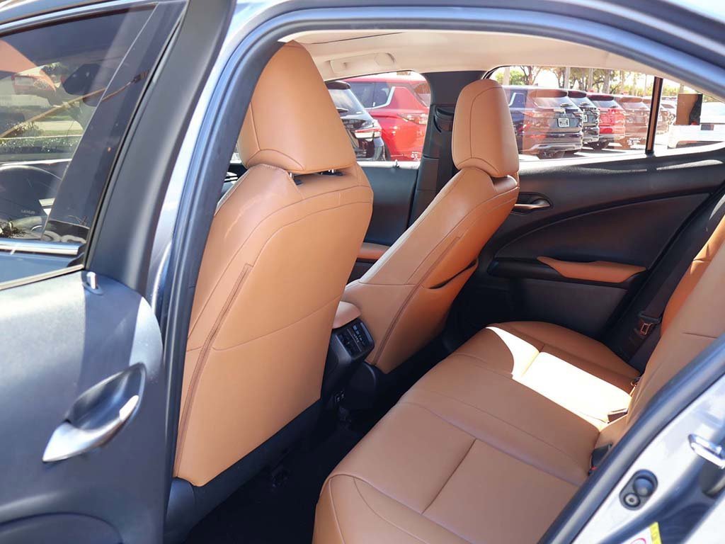 Used 2019 Lexus UX 200 image 35