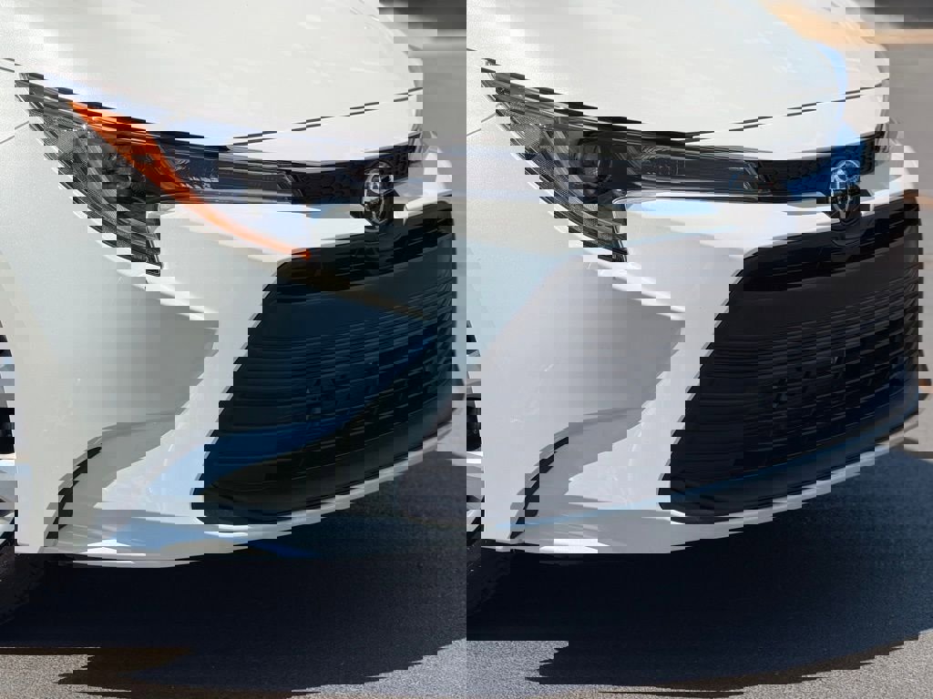 Used 2026 Toyota Corolla LE FWD image 6