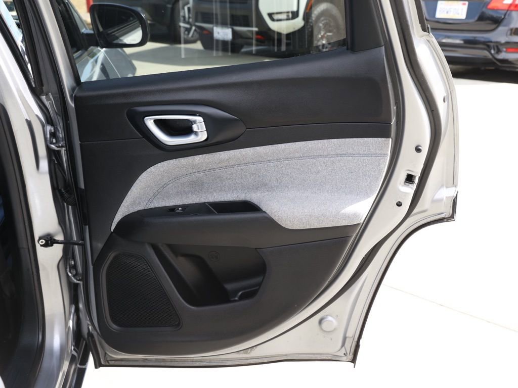 Used 2024 Jeep Compass Latitude image 19