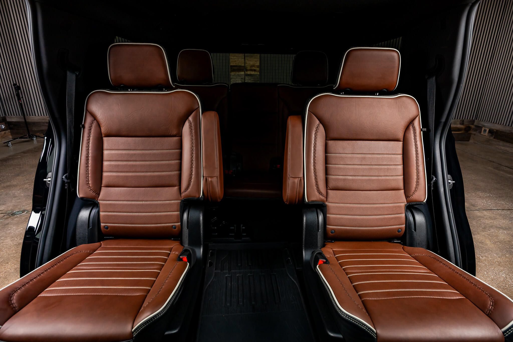 Used 2024 GMC Yukon Denali Ultimate w/ LPO, Floor Liner Package AWD/4WD image 43