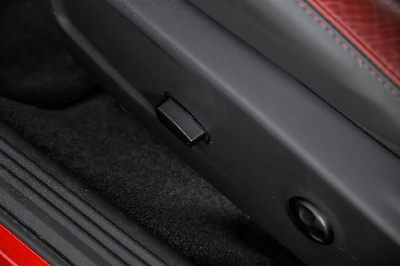 Used 2014 Dodge Challenger R/T image 24