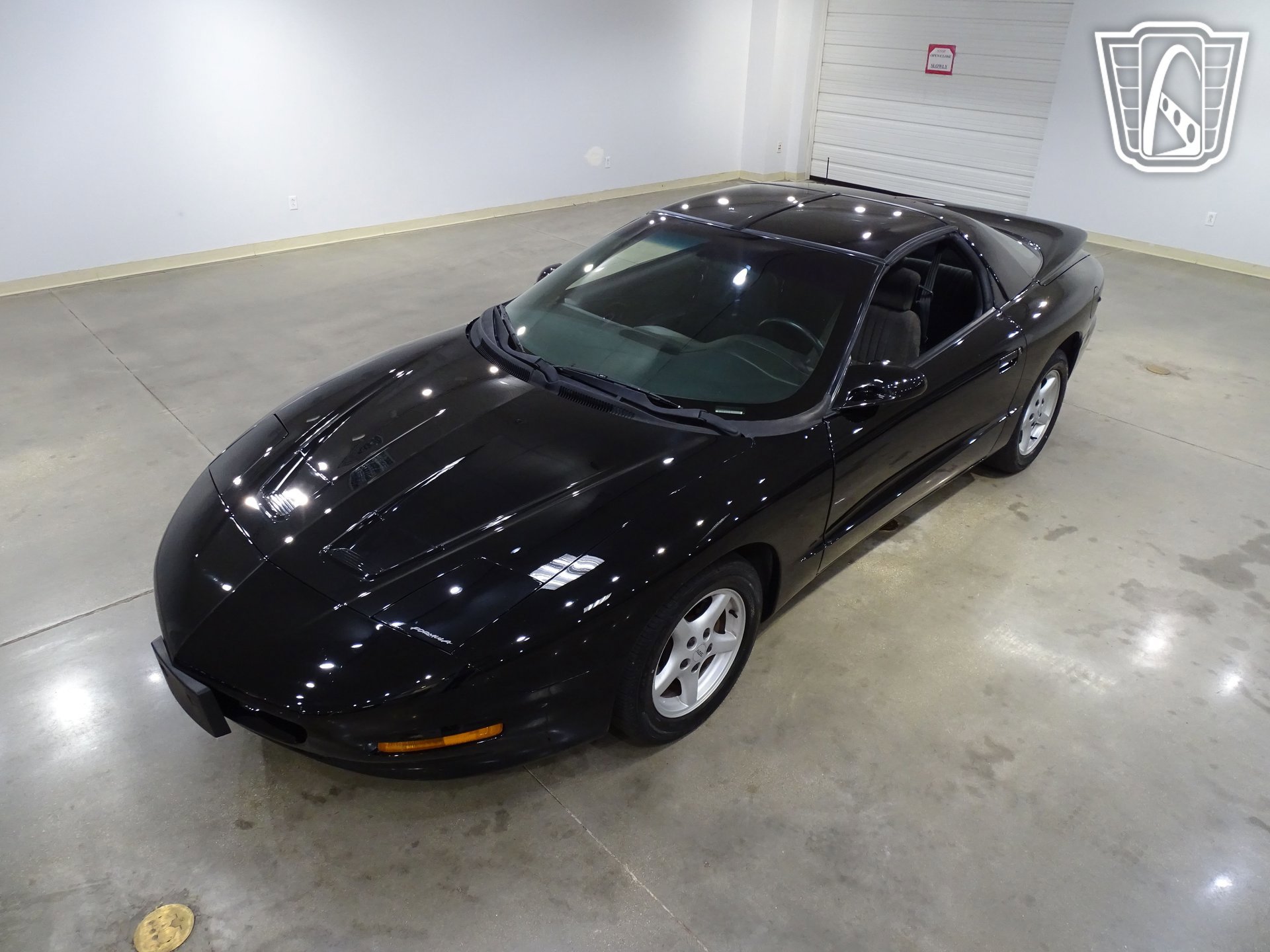 Used 1995 Pontiac Firebird Coupe image 2