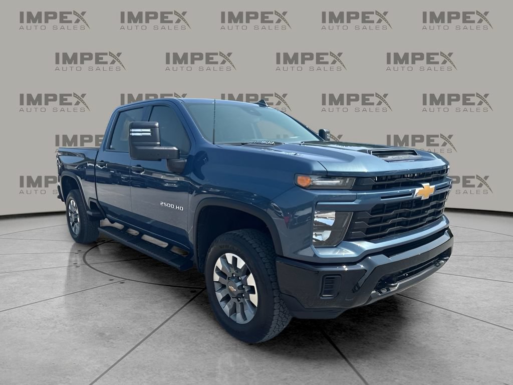 Used 2025 Chevrolet Silverado 2500 Custom AWD/4WD image 4