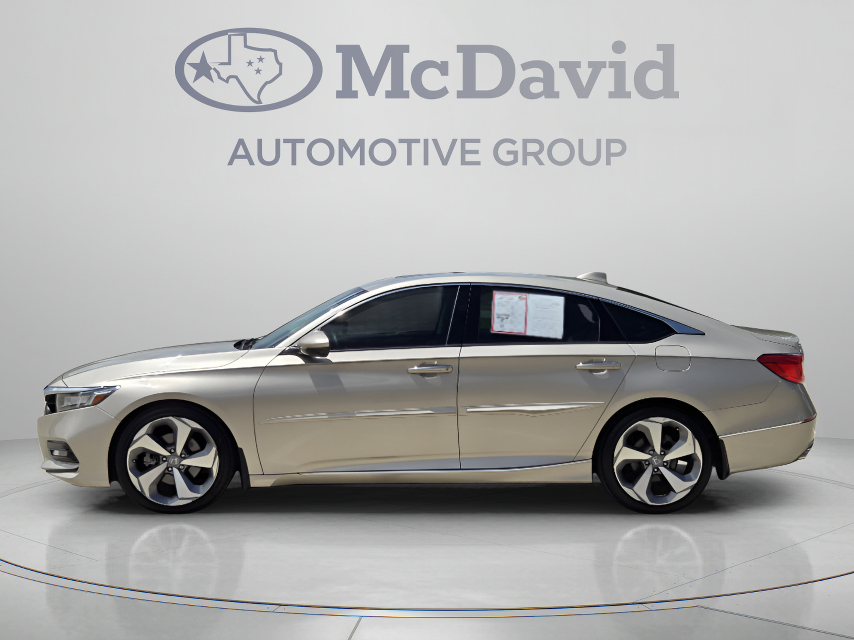 Used 2018 Honda Accord Touring image 2