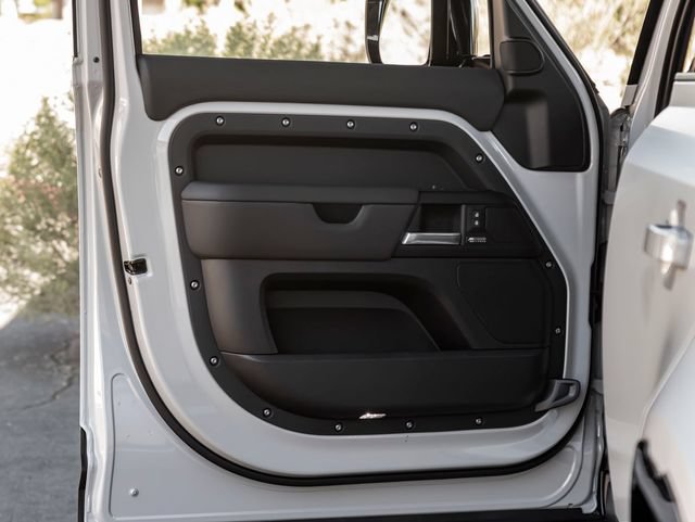 New 2026 Land Rover Defender 110 X-Dynamic SE AWD/4WD image 12