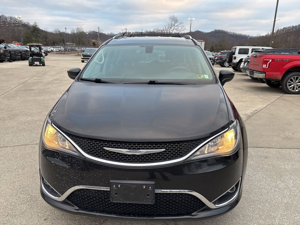 Used 2018 Chrysler Pacifica Touring-L video 2