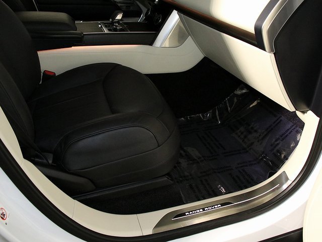 Used 2022 Land Rover Range Rover Long Wheelbase SE image 41