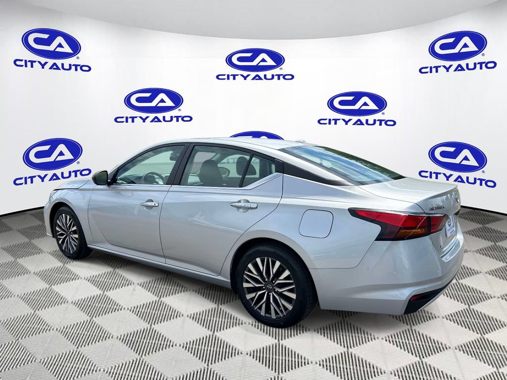 Used 2024 Nissan Altima 2.5 SV FWD image 5