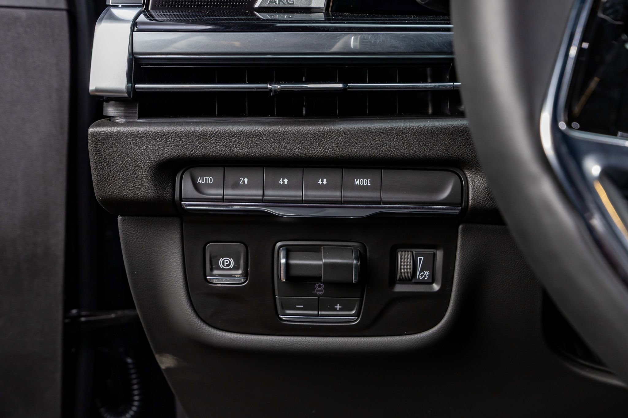 Used 2026 Cadillac Escalade ESV Sport w/ LPO, ONYX Package AWD/4WD image 22