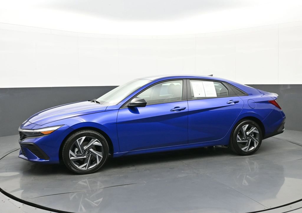 Certified 2025 Hyundai Elantra Sport image 6