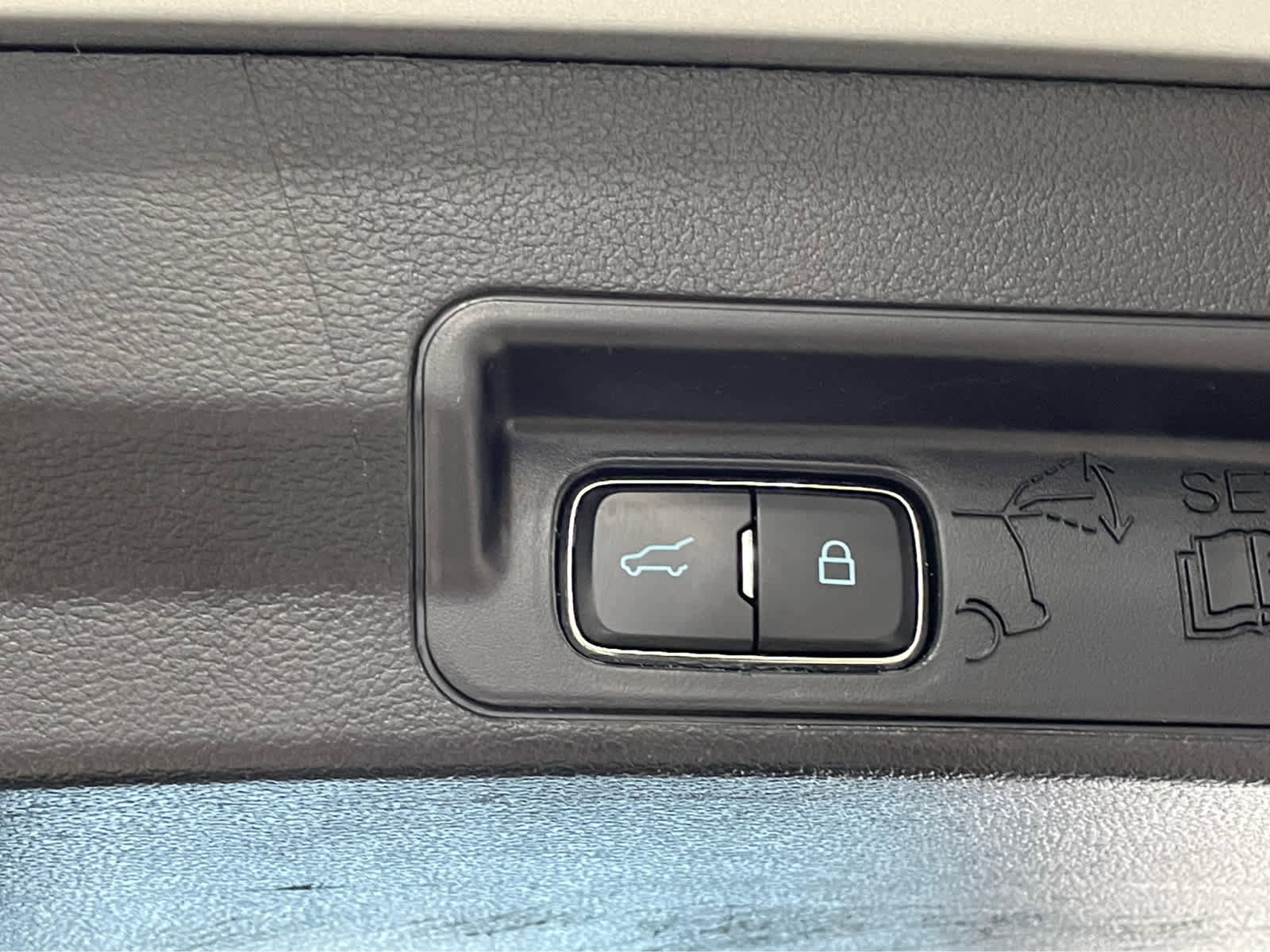 Used 2020 Ford Explorer XLT w/ Equipment Group 202A AWD/4WD image 27