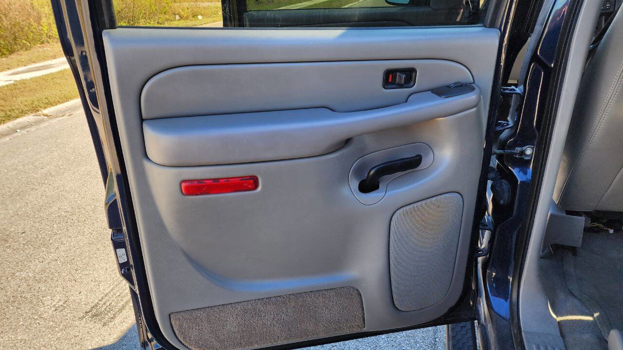 Used 2005 Chevrolet Avalanche LS w/ Preferred Equipment Group image 16